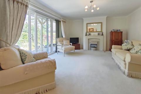 2 bedroom bungalow for sale, Midhurst, West Sussex GU29