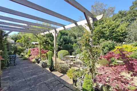 127 The Fairway, Midhurst, GU29 9JF
