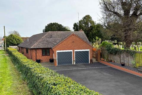 4 bedroom bungalow for sale, Charlecote Road, Wellesbourne, Warwick