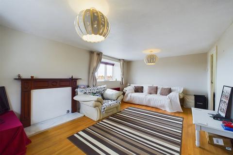 2 bedroom maisonette to rent, Prudhoe Court, Fawdon, Newcastle Upon Tyne