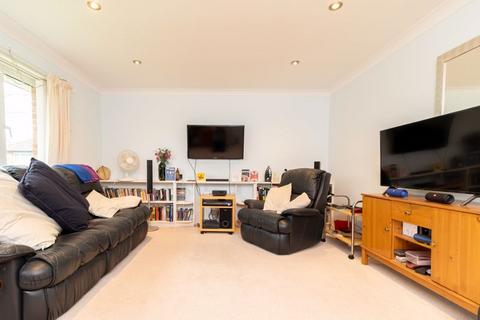 2 bedroom maisonette for sale, Furrows Place, Caterham