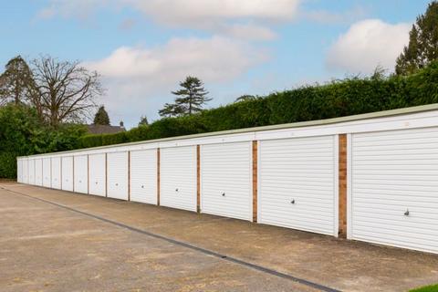 8 Furrows Place, Caterham, CR3 5EH