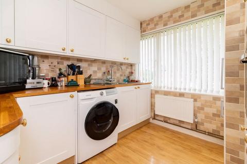 8 Furrows Place, Caterham, CR3 5EH