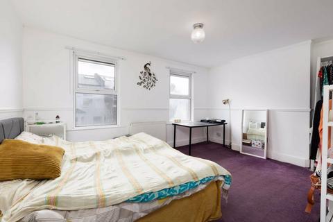 3 bedroom terraced house for sale, Becklow Road W12