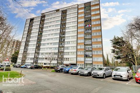 2 bedroom flat for sale, Slewins Close, HORNCHURCH
