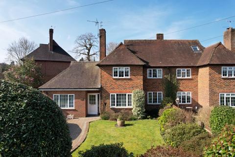 4 bedroom semi-detached house for sale, Pathfield, Chiddingfold - LEVEL WALK OF SHOPS AND SCHOOL