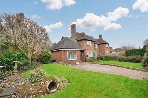 4 bedroom semi-detached house for sale, Pathfield, Chiddingfold - LEVEL WALK OF SHOPS AND SCHOOL