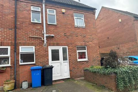 4 bedroom terraced house to rent, Kerville Street, Norwich