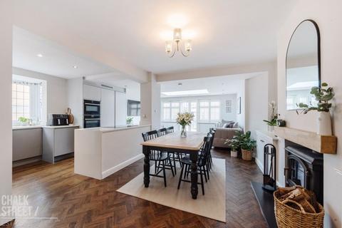 88 Pettits Lane, Romford, RM1 4ER