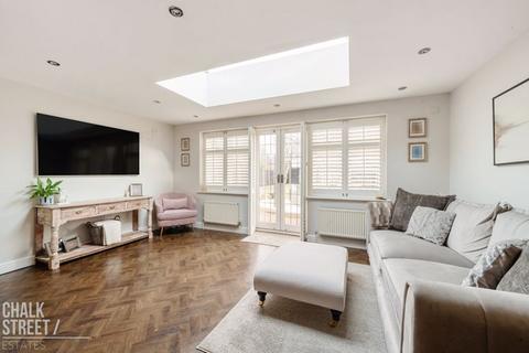 88 Pettits Lane, Romford, RM1 4ER