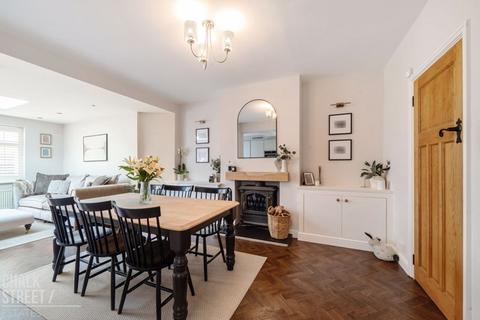 88 Pettits Lane, Romford, RM1 4ER