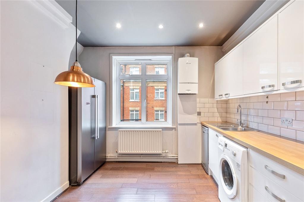 Eat-In Kitchen
