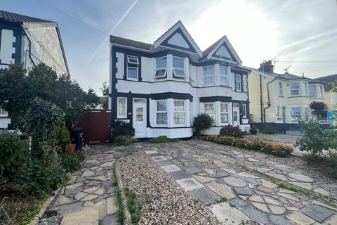 3 bedroom semi-detached house to rent, Hayes Road, Clacton-on-Sea