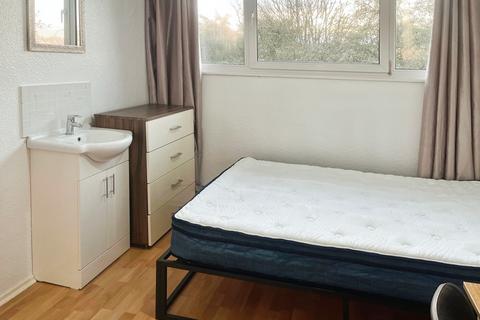 1 bedroom in a house share to rent, Wood Close