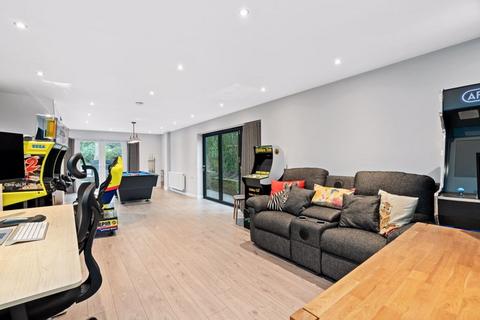 Chatters Reading Road, Blackwater, Camberley, GU17 0BE