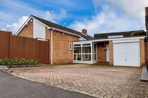 3 bedroom bungalow for sale, Long Compton Drive, Hagley DY9