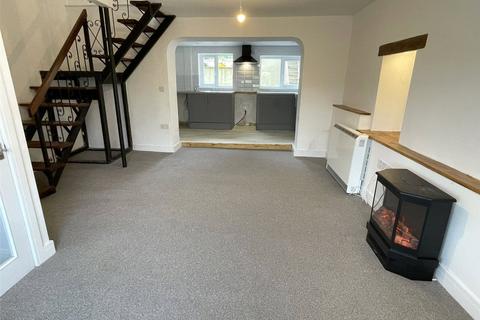 3 bedroom end of terrace house to rent, Somerset TA20