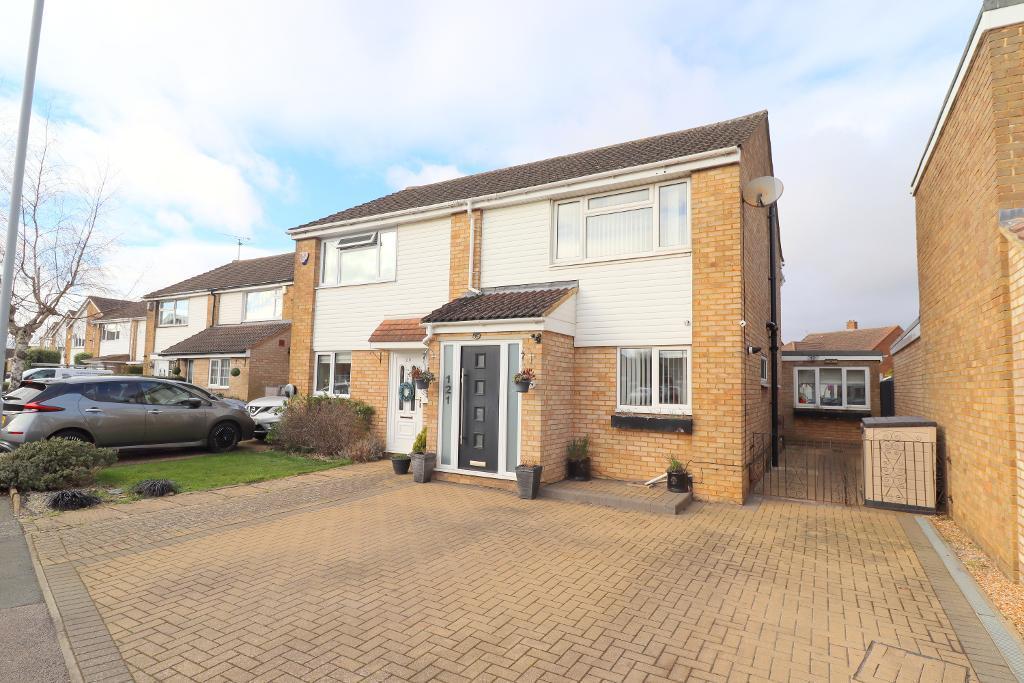 Way, Stopsley, Luton... 3 bed semidetached house £400,000