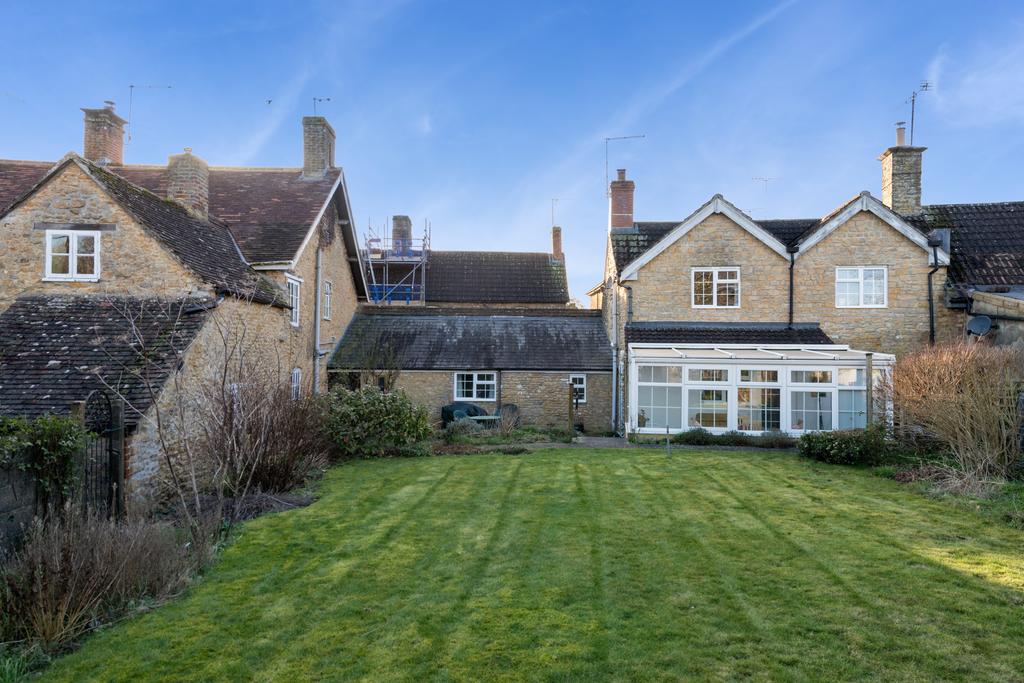 South Street, Milborne Port, Sherborne, DT9 3 bed terraced house for