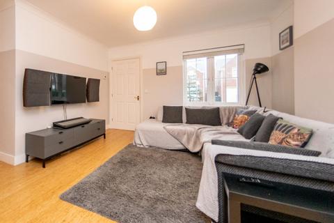 3 bedroom detached house for sale - Kensington Way, Leeds