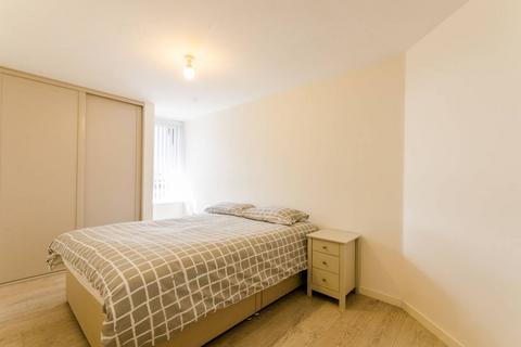 2 bedroom flat to rent, Nether Street, Finchley, London, N3