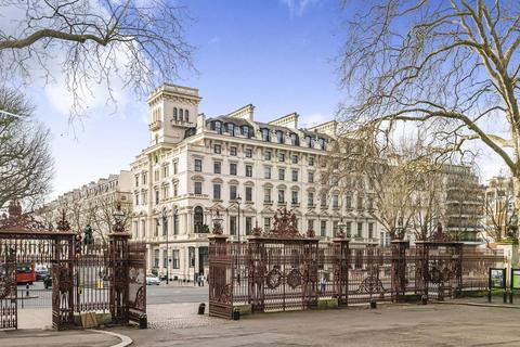 2 bedroom flat to rent, Hyde Park Gate, South Kensington, London, SW7