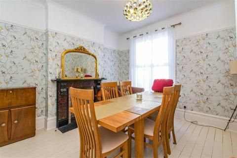 12 Old Road West, Gravesend, DA11 0LJ