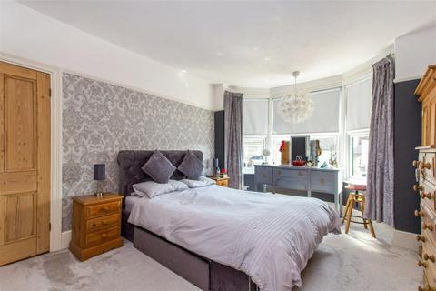 12 Old Road West, Gravesend, DA11 0LJ