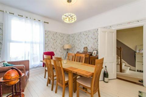 12 Old Road West, Gravesend, DA11 0LJ