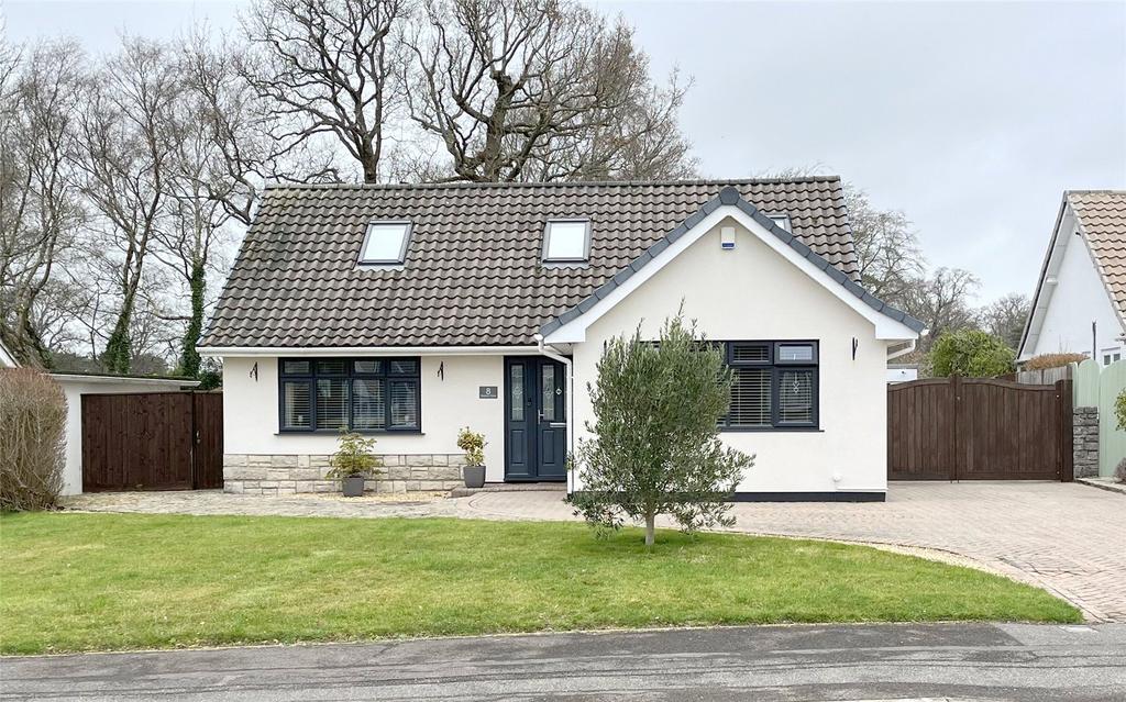 Braemar Drive, Highcliffe, Christchurch, Dorset, BH23 3 bed bungalow