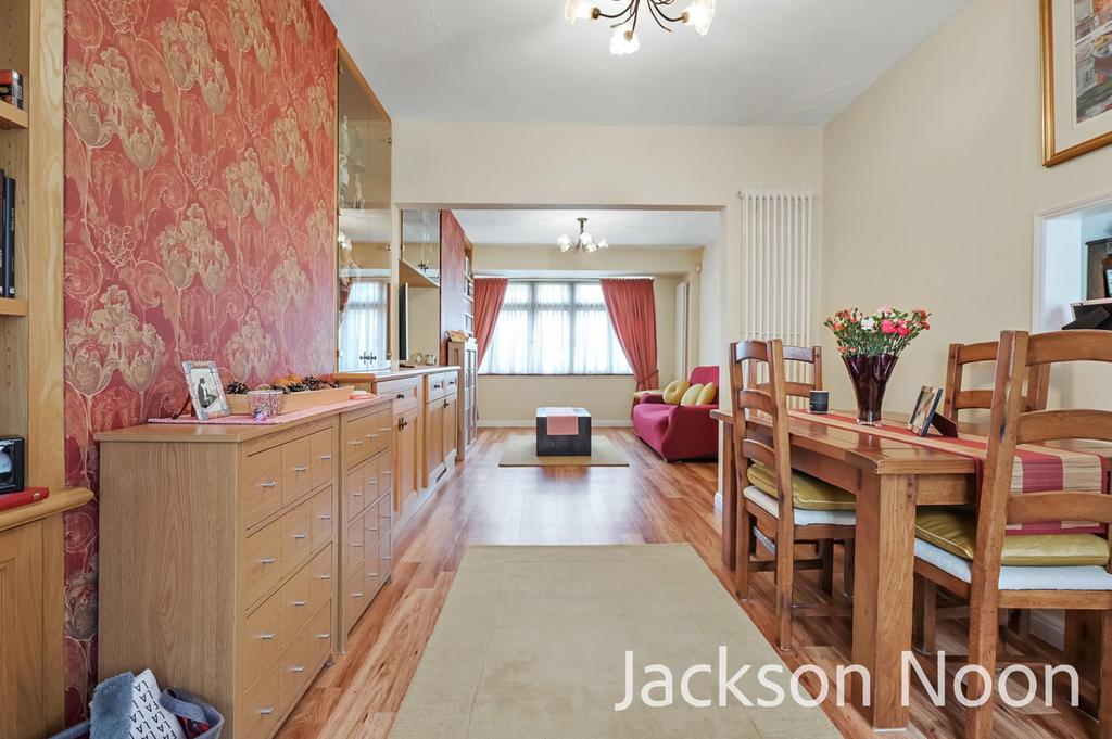 Meadowview Road, Ewell, KT19 4 bed semidetached house for sale £700,000