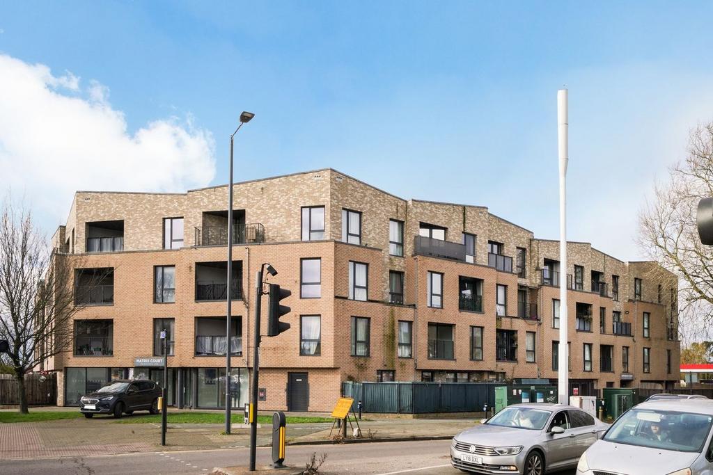 Eastcote Lane, Harrow HA2 2 bed apartment for sale £420,000