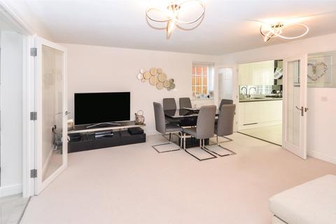 4 bedroom end of terrace house for sale, Roding Drive, Little Canfield, Great Dunmow, CM6