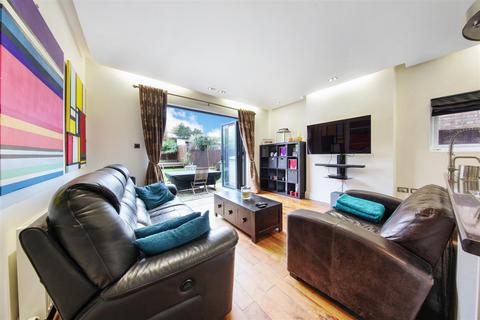 2 bedroom flat for sale, Melrose Avenue, Willesden Green