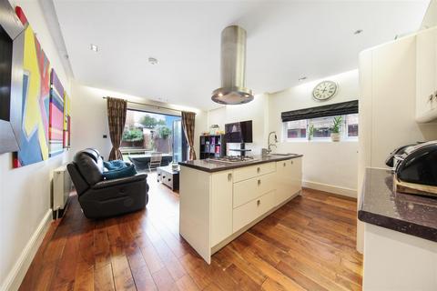 2 bedroom flat for sale, Melrose Avenue, Willesden Green