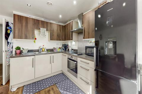 2 bedroom apartment for sale, Gifford Road, Harlesden