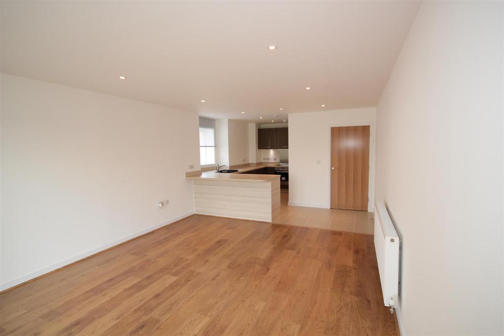 Westwood Drive, Kingsmead, Canterbury 2 bed flat for sale £265,000