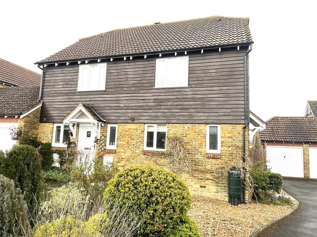 William Judge Close, Tenterden TN30 2 bed semidetached house £1,350