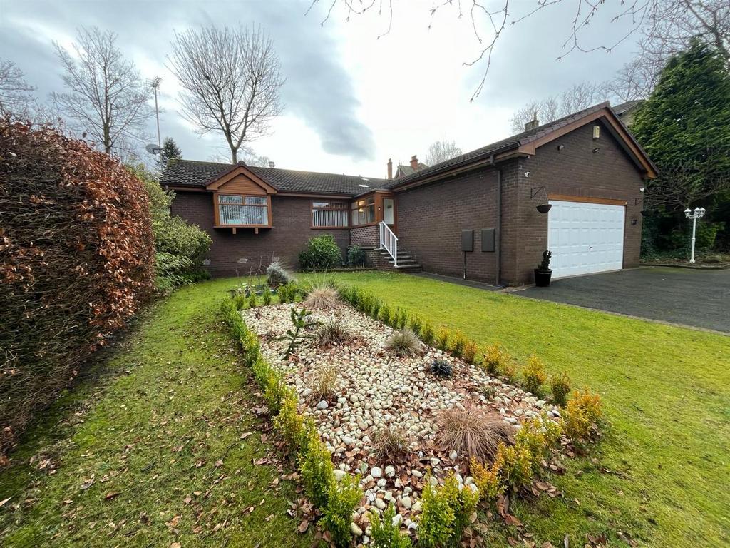 Fern Bank, Stalybridge SK15 3 bed detached bungalow for sale £545,000