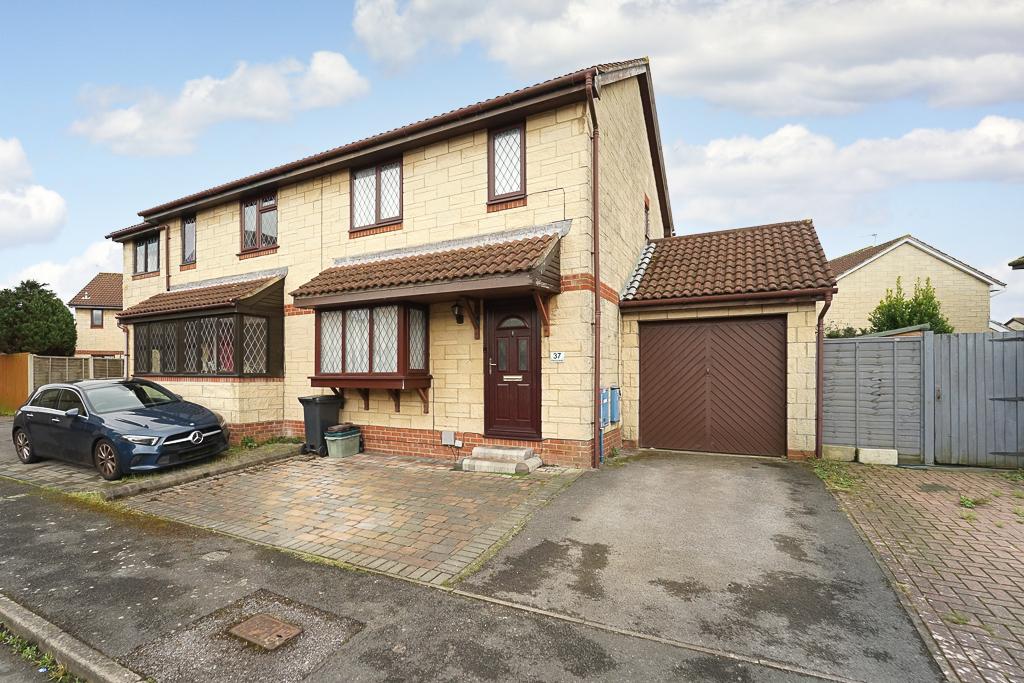 Perrymead, Worle, WestonSuperMare... 3 bed semidetached house for