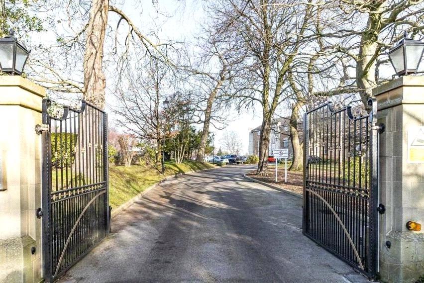 Marmaville Court, Mirfield, West... 2 bed apartment to rent £850 pcm (£196 pw)