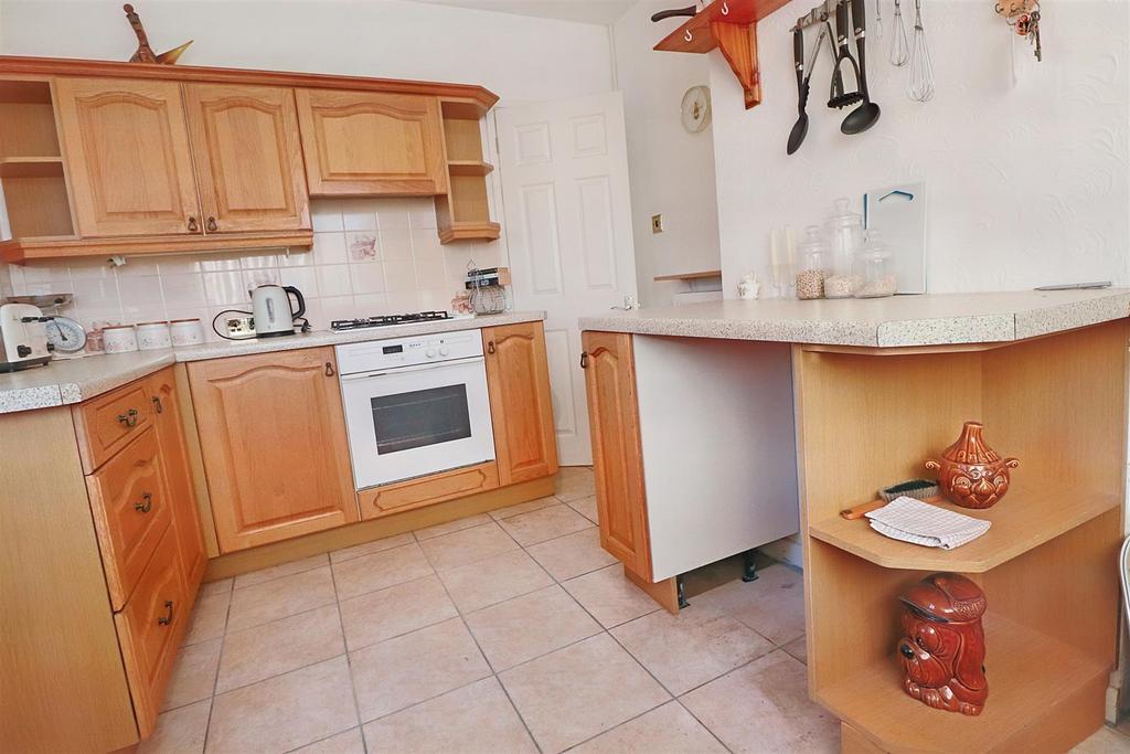 Orford Drive, Oulton Broad, Lowestoft 2 bed detached bungalow for sale