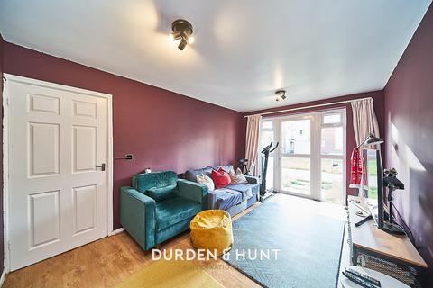 149 Ibscott Close, Dagenham, RM10 9YU