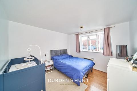 149 Ibscott Close, Dagenham, RM10 9YU