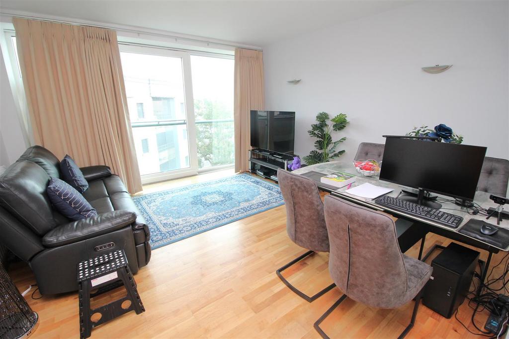 Dolphin Quays, The Quay, Poole 2 bed apartment for sale £259,950