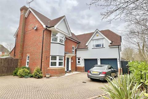 15 Harnham Drive, Great Notley, Braintree, CM77 7YX