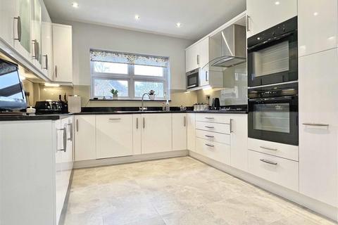 15 Harnham Drive, Great Notley, Braintree, CM77 7YX