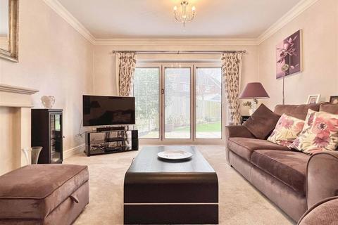 15 Harnham Drive, Great Notley, Braintree, CM77 7YX