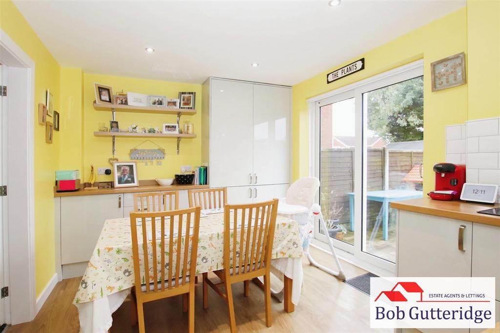 Open plan fitted kitchen / dining room