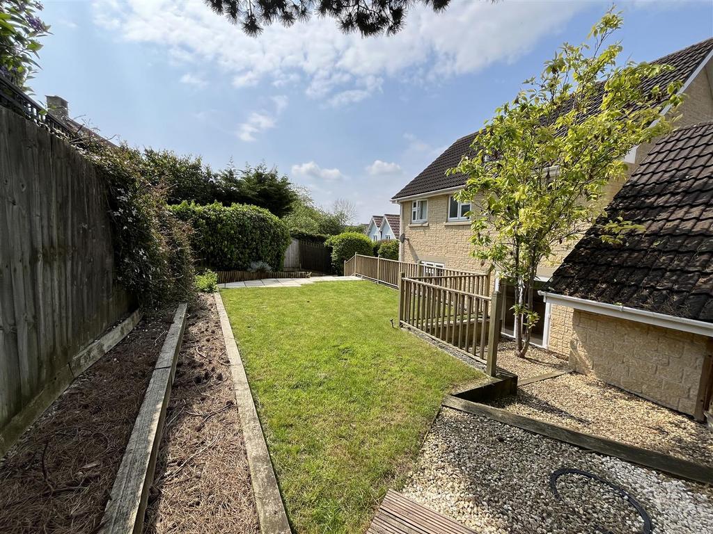 Lowden, Lowden, Central Chippenham SN15 4 bed detached house for sale